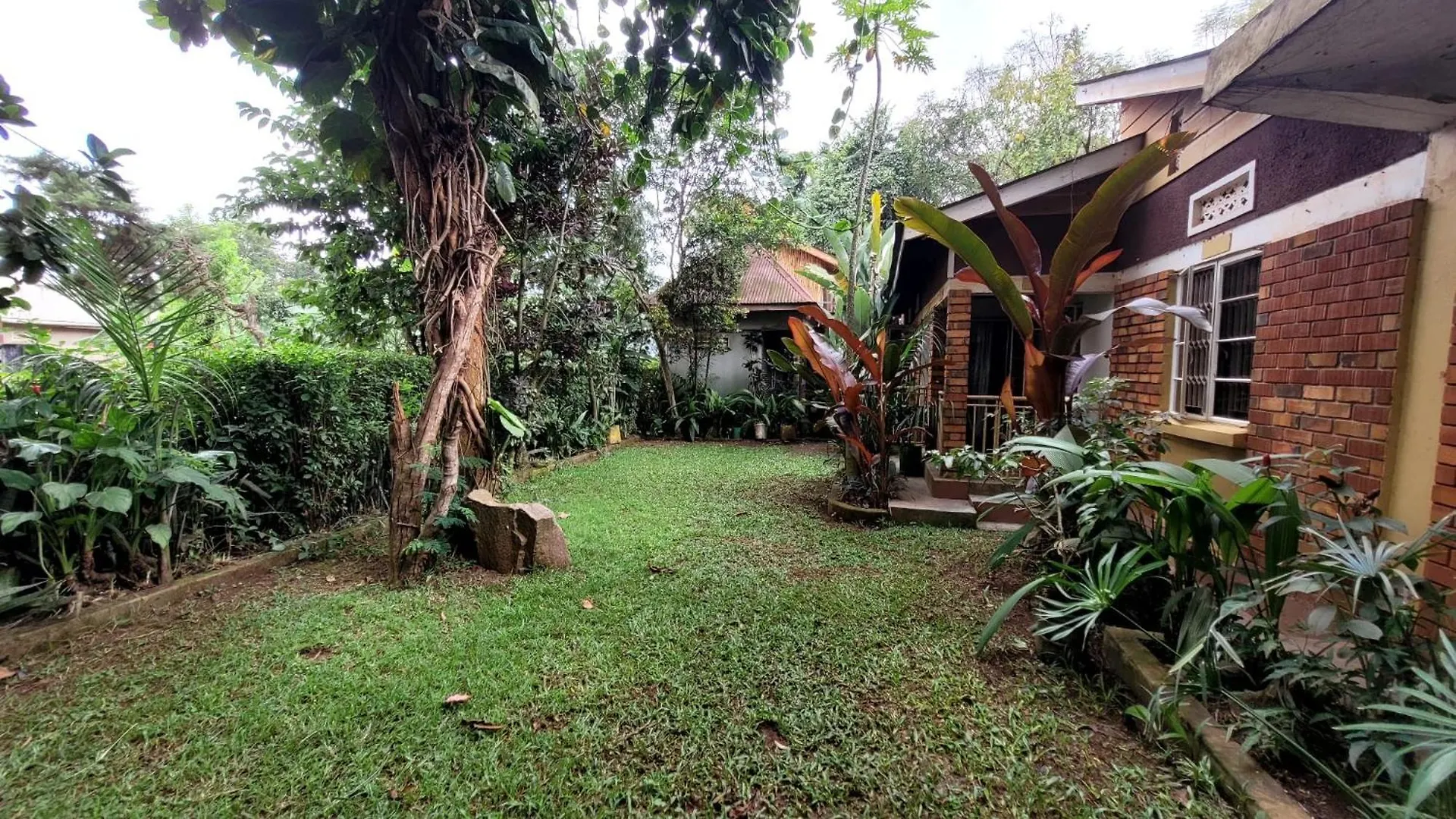 Ugatrac Tours And Travel Apartment Kampala 0*,